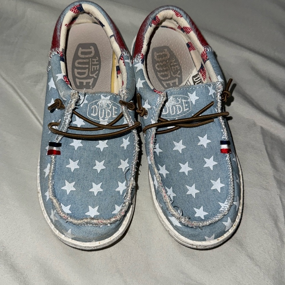 Hey dude youth size 1